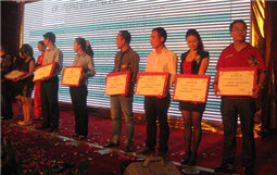 2011年度中国优秀陶瓷经销商颁奖典礼，大将军载誉而归！
